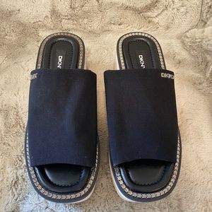 DKNY Adelyn Peep Toe Platform Wedge Slides Sz 6 (New With Tags)